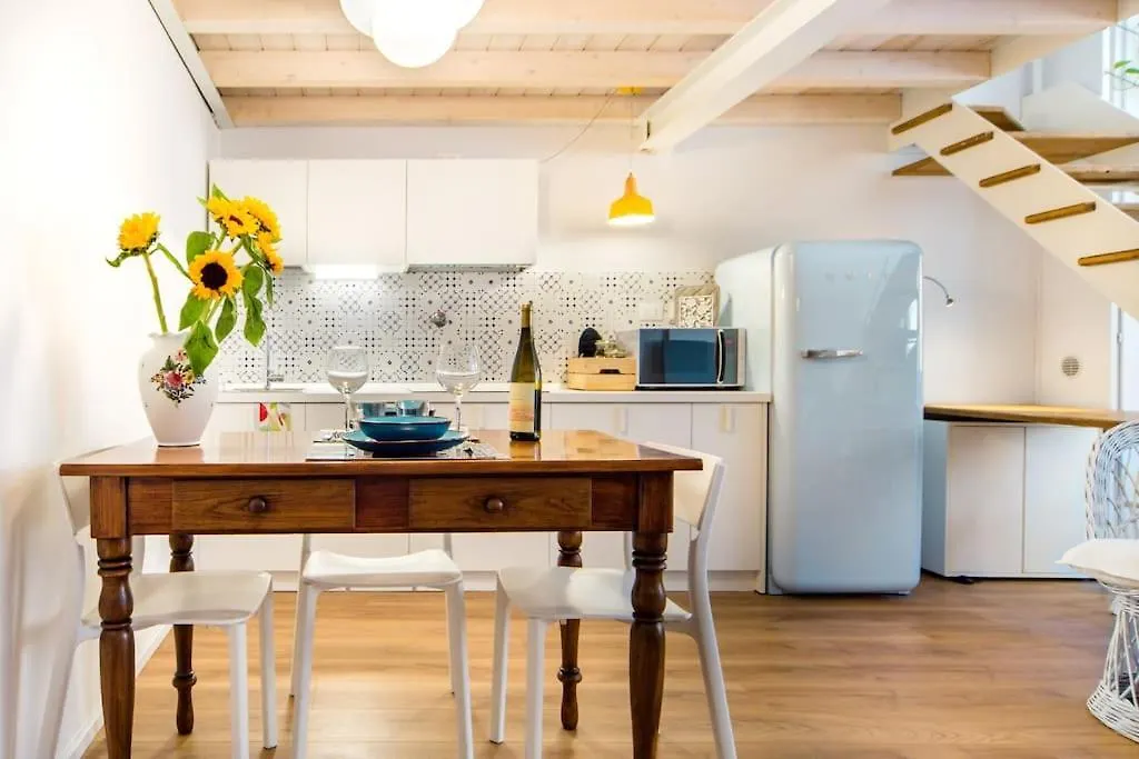 Intimo E Piacevole Loft Nel Cuore Pulsante Del Centro Storico 볼로냐